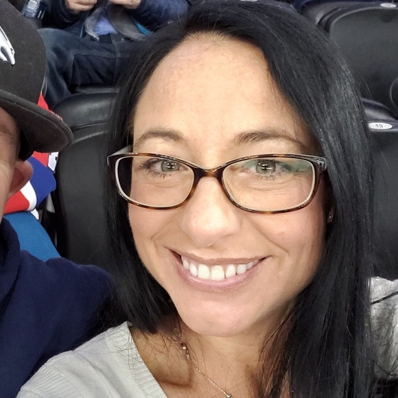 Meet your Posher, Julie - Picture 1 of 1